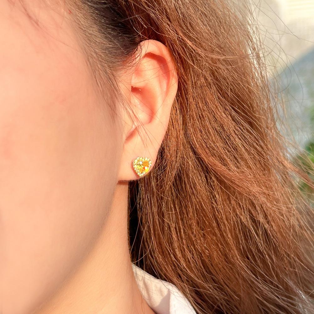 Серьги-пусеты с микроинкрустацией цирконами 'Любовь', легкая роскошь, серьги в форме сердца с розовыми бриллиантами