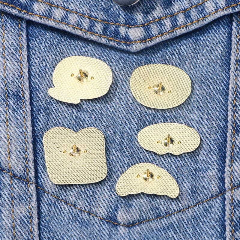 New food bread metal brooch personalized clothing accessories, cute brooch gourmet omelette brooch buckle