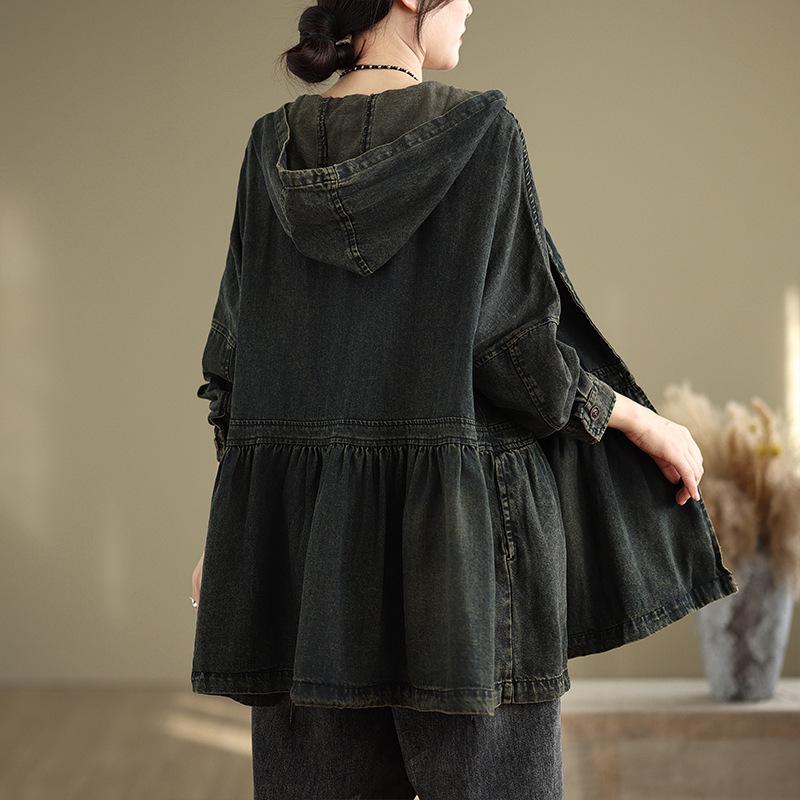 В Европе и США осенью 2024 года появится новая джинсовая куртка в стиле ретро с капюшоном и рукавами «летучая мышь», короткая джинсовая куртка-кардиган для женщин.