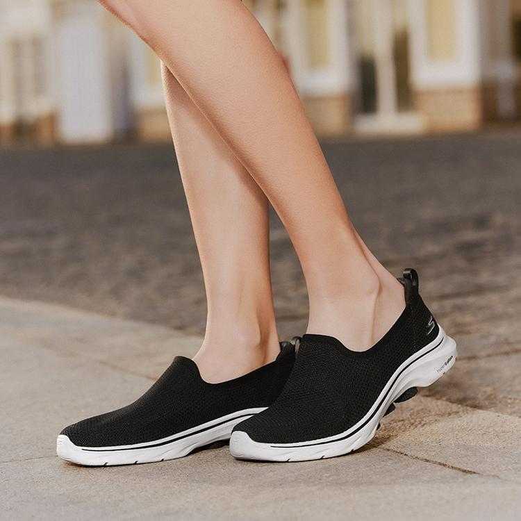 Skechers GO WALK 7 Дышащие Легкие Низкие Повседневные Туфли Женские Черно-Белые 125218-BKW