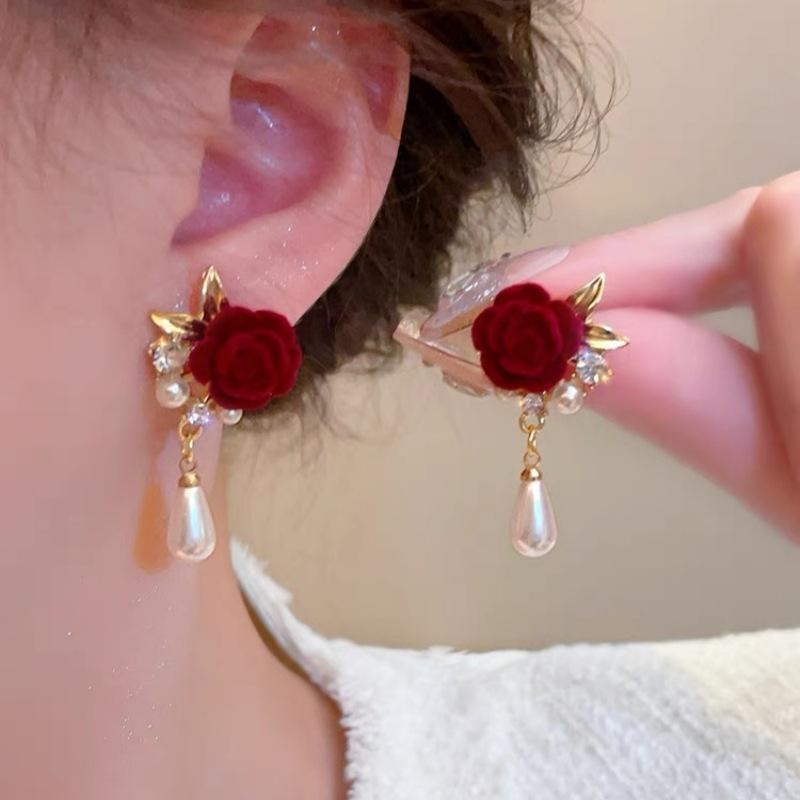 Серьги-гвоздики в виде красной бархатной розы, ретро серьги с имитацией жемчуга, серьги-гвоздики для создания элегантного образа, свадебные серьги