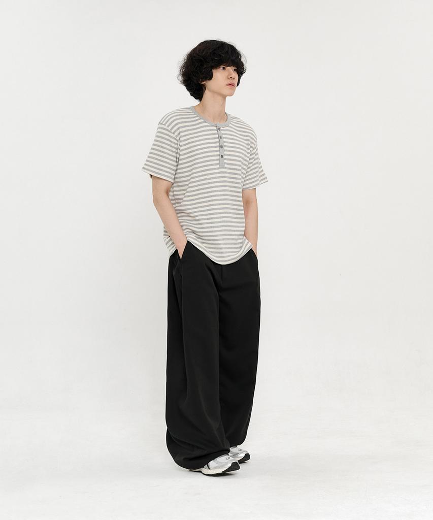 SIGNATURE Multi-Tuck Wide Slacks [Black]