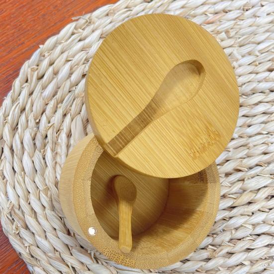 Солонка из бамбука, банка для приправ со встроенными ложками, контейнер для соли для кухни, вращающаяся крышка, коробка для специй для столешницы