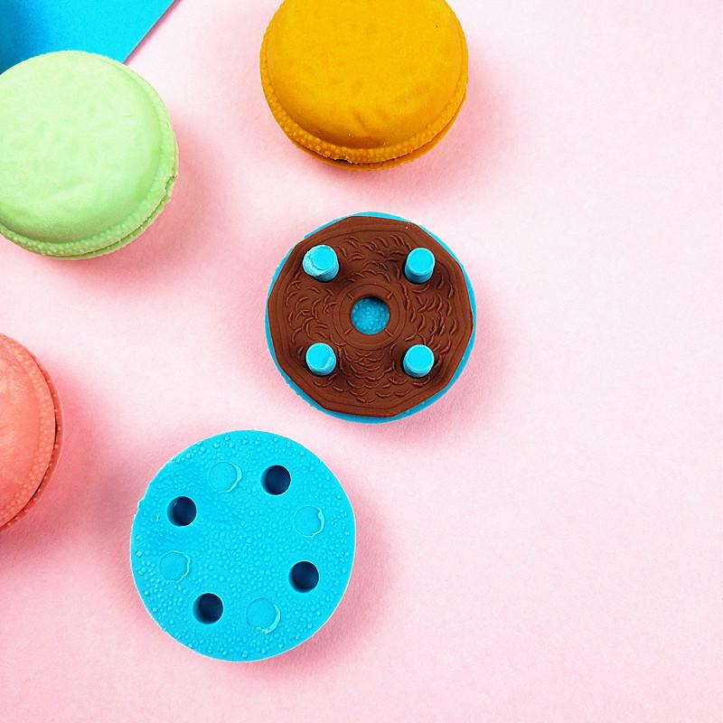 Набор цветных забавных ластиков в виде печенья, в коробке 5 штук. Размер: 3×1,5 см