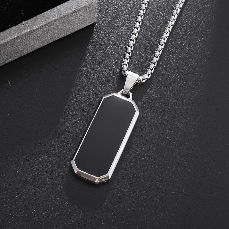 Unisex Geometric Square Pendant Necklace - Light Luxury Clavicle Chain with High-End Style