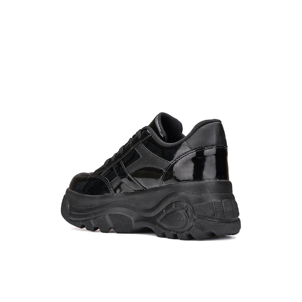 Женские белые спортивные туфли на высокой подошве 6 см