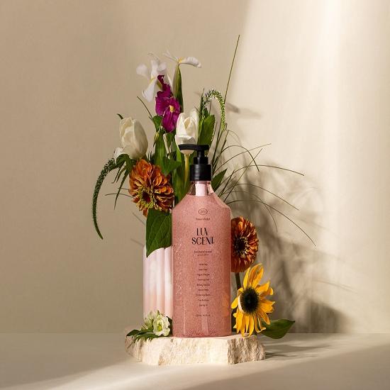LUV SCENT Скраб-гель для умывания 500 мл (Выберите 1 из 3 вкусов) (Белый тюльпан/Малина-Ваниль/Кедровое дерево)