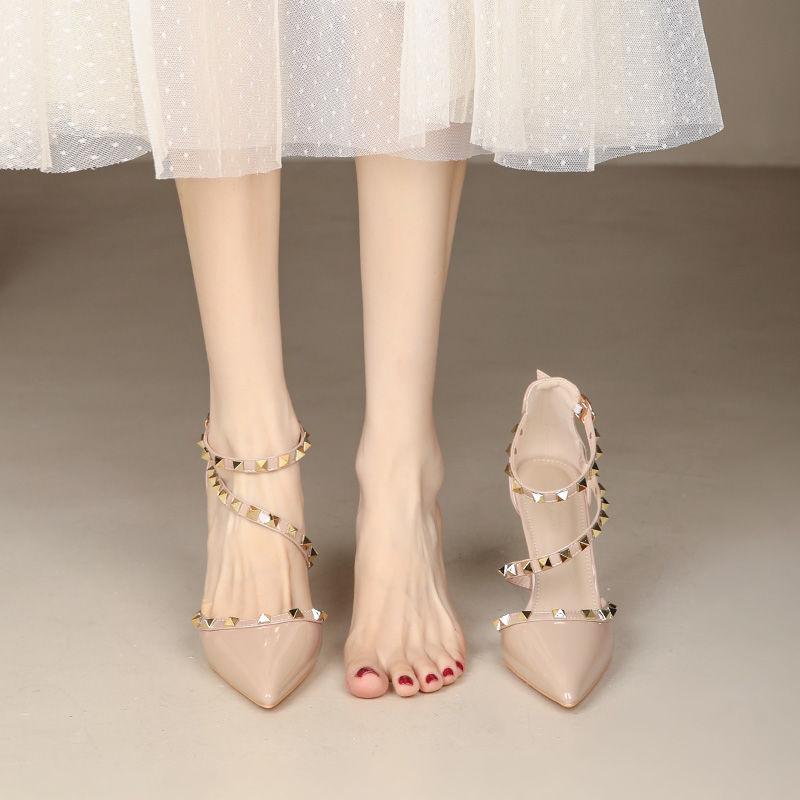 Французские босоножки премиум-класса женские с одним словом пряжка с заостренной головкой темперамент знаменитости лакированная кожа тонкий каблук заклепки сексуальные высокие каблуки