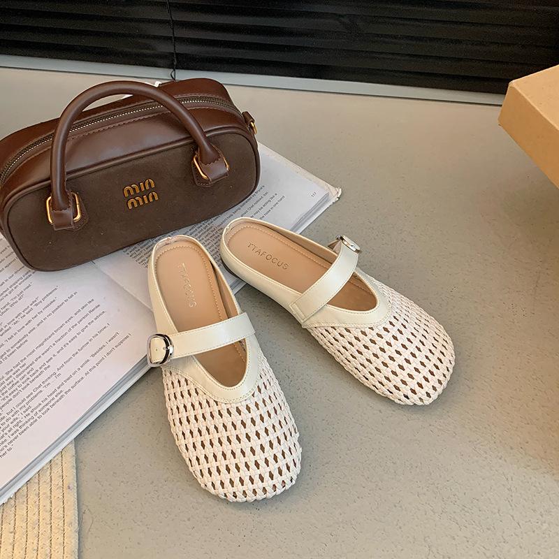 Полые тапочки с плоским дном, с открытой пяткой, женские летние, 2025 новинка, супер-огонь, универсальные, ленивые сандалии на одном ремешке