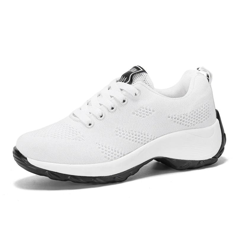 Новые летние женские кроссовки, легкие сетчатые туфли, дышащая платформа, противоскользящая шнуровка, модные черные кроссовки для бега и тенниса, женская тенденция 2024 года