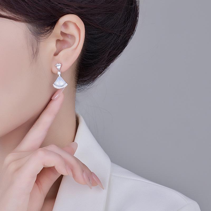 Серьги-веера из перламутра высокого класса - Элегантный и универсальный дизайн для модных женщин