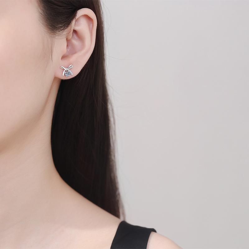 Серьги-гвоздики с бантом из муазанита Серьги-гвоздики с бантом из стерлингового серебра 925 пробы с родиевым покрытием