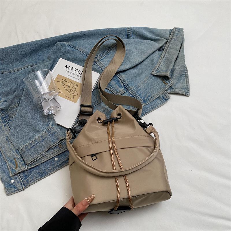 Large-capacity casual bucket bag women's 2025 new casual messenger bag foreign personality lightweight shoulder armpit bag