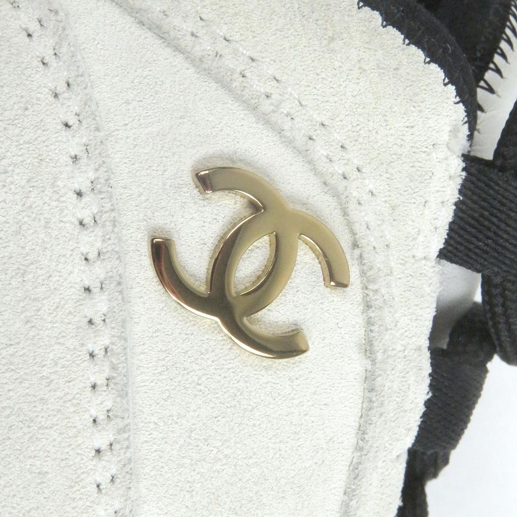 Great CHANEL Low cut sneakers COCO Mark Gold Metal Light gray Suede leather mens 39 Used