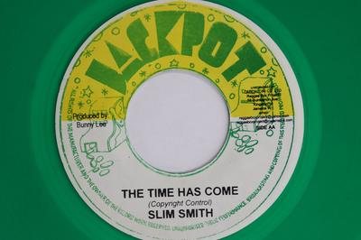 7-дюймовая пластинка SLIM SMITH - Time Has Come / Stand Up And Fight NONE JACKPOT Ямайка Регги, Ска и Даб Б/у