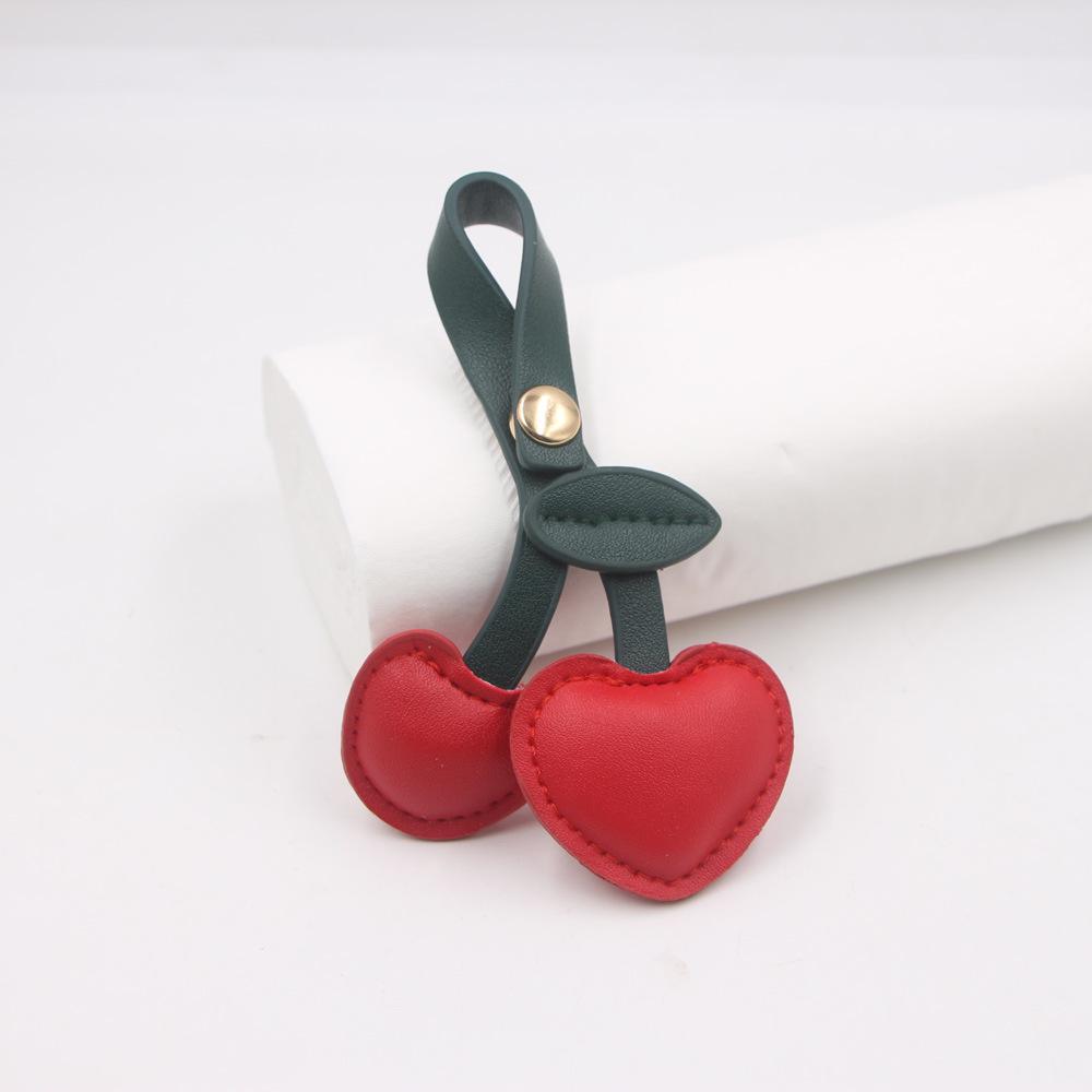 Европейская и американская пасторальная кожаная сумка «Вишня» с ретро кулоном-брелоком