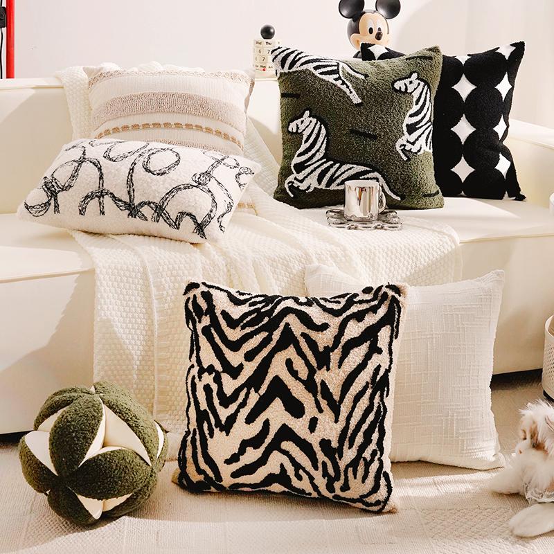 Retro LuxuryThrow Pillow Covers for Living Room Sofa Decorative Cushion Cases Bedside Pillow Covers Throw Pillow Cover