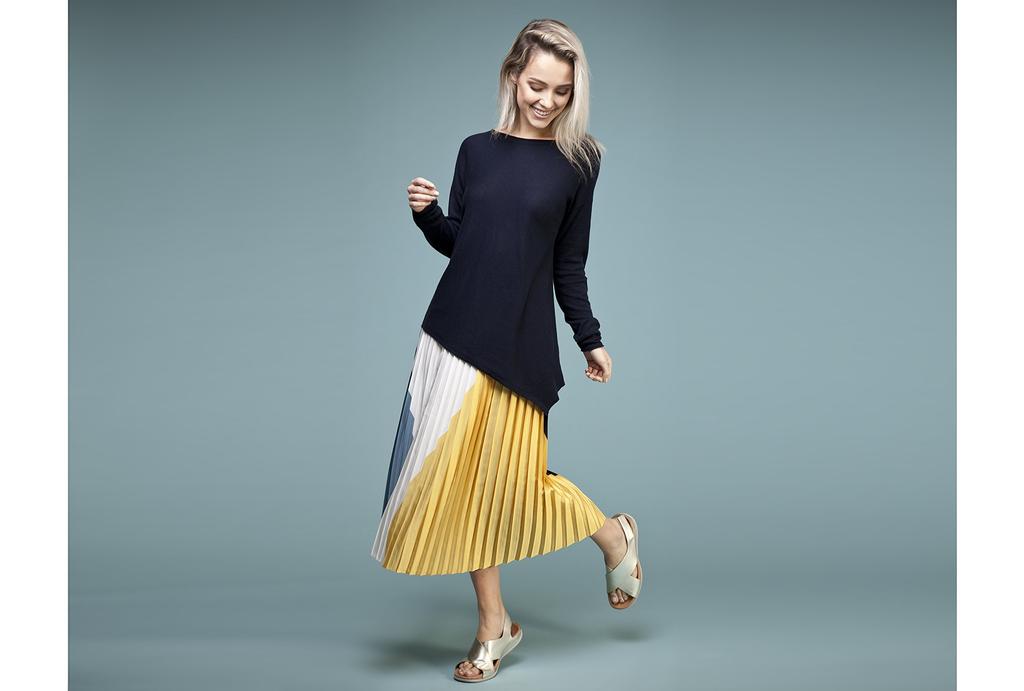 Sandals Venice Pale Gold Cm 2E [Strive] Women's 22.0 Cm~22.5