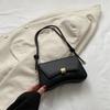 Niche Bag Women's Summer New Fashion Commuter Bag Versatile Shoulder Messenger Bag Feeling Baguette Bag Underarm Bag