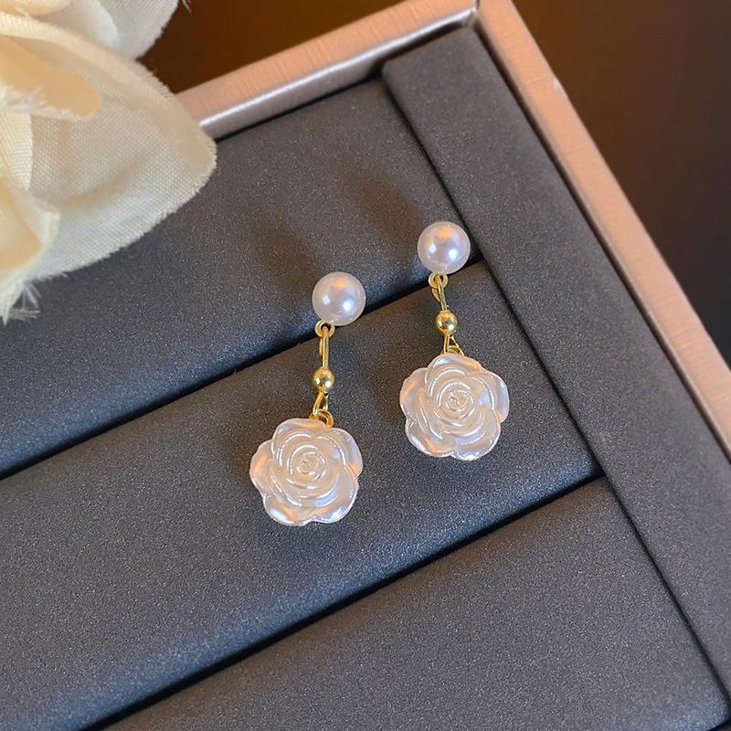 Retro design sense camellia pearl stud earrings women's 111 silver needle temperament high sense flower earrings temperament earrings