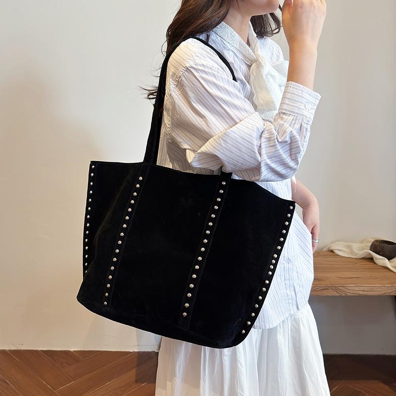 Дизайнерская сумка-тоут через плечо из искусственной замши с заклепками, большая вместимость, сумка-шоппер, зимние сумки, кофейный, черный, CLE