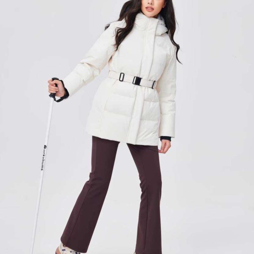 Skechers Серия для улицы FW24 Однотонная теплая длинная пуховая куртка с капюшоном Женская верхняя одежда Цвет яичной скорлупы L424W004-00V7