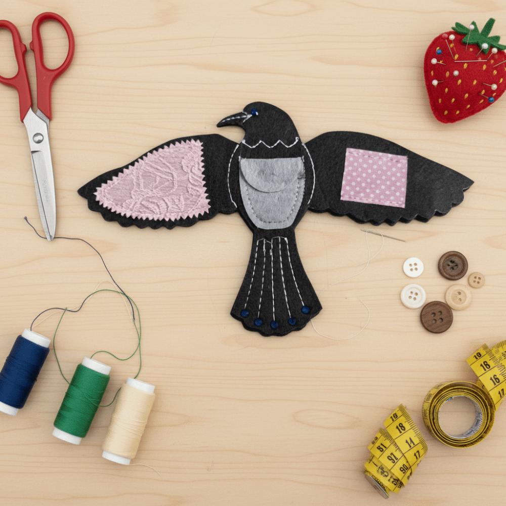 Compact Bird-shaped Felt Sewing Organizer Handmade Felt Bird Needle Thread Organizer Craft Table
