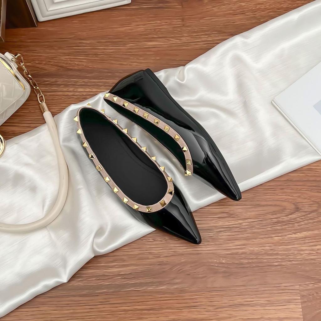 Туфли-лодочки с заклепками женские на мягкой подошве удобные летние новые 2025 французские с мелким вырезом туфли-лодочки женские остроносые