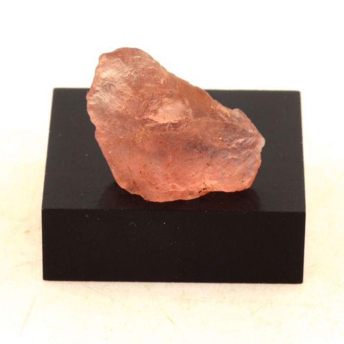 Pierres et Minéraux. Fluorite Rose. 24 ct. Massif du Mont-Blanc, France.