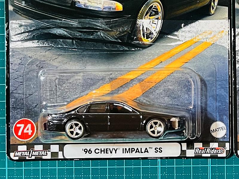 Hot Wheels CHEVY IMPALA SS Chevy Impala Набор Boulevard из 2 шт. '96 [Повреждение карты]