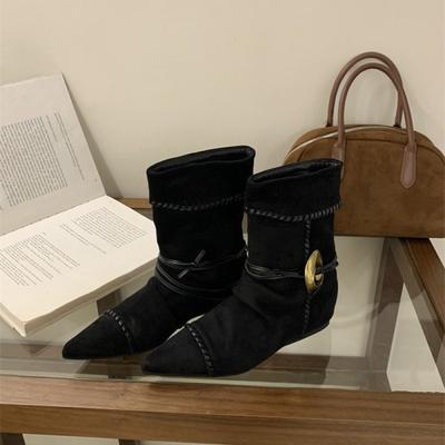 Нишевый дизайн ретро замшевые остроносые темпераментные маленькие короткие ботильоны женские складки внутренняя высота увеличение тонкие ботинки 2025 осень и зима новые