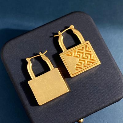 Модные серьги-замки Medusa Metal Sense с тремя размерами Серьги-замки с бумажными буквами