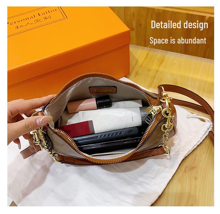 Женская классическая универсальная сумка-кроссбоди в форме полумесяца с принтом в виде цепи