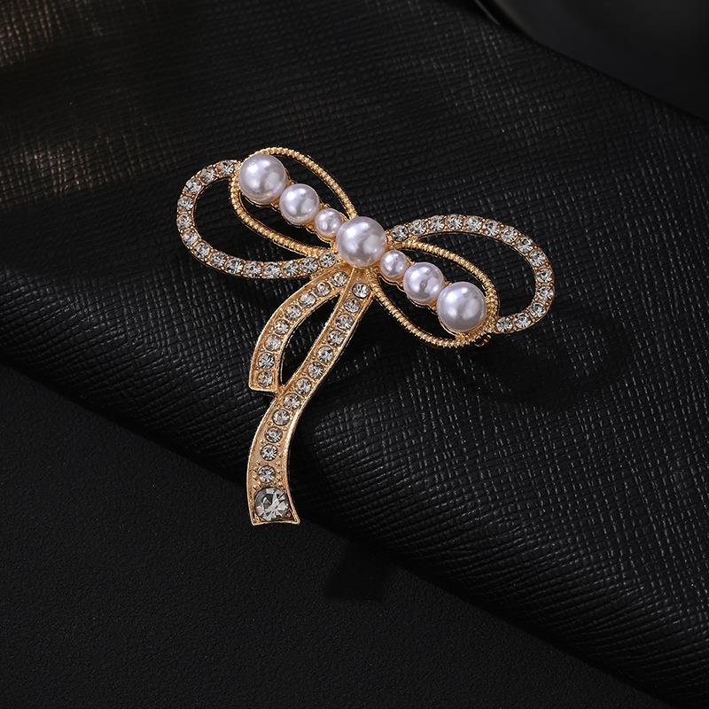 Elegant Alloy Butterfly Brooch with Rhinestone Flowers and Tassel for Women's Balls