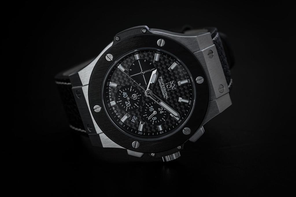 New Model [HYAKUICHI 101] Hyakuichi Wristwatch, 100m Water Resistant, Chronograph, Date Display, SilverBlack Carbon Fiber, Black Leather Strap