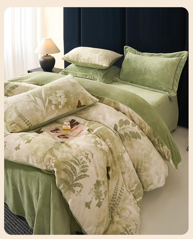 Autumn and Winter Flower Printed Thickened Warm Milk Velvet Four Piece Set