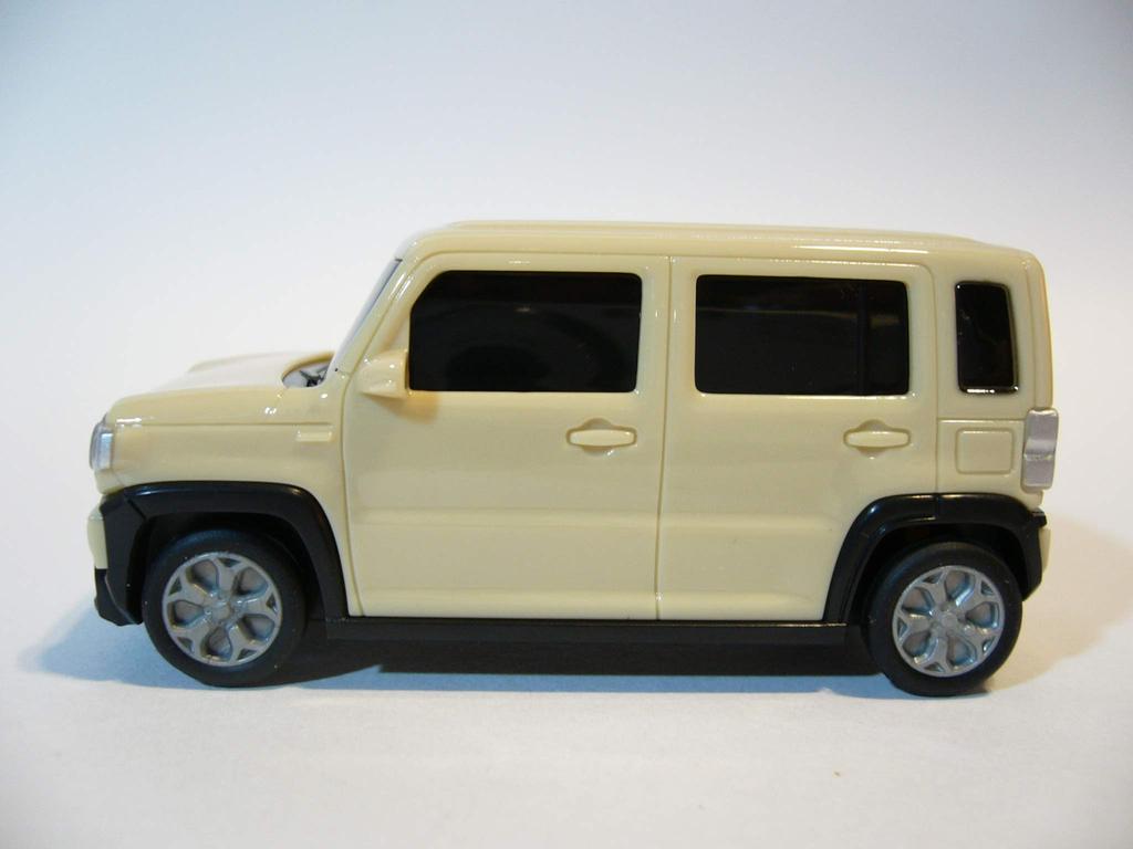 SUZUKI New Hustler Car Diecast Model Car Color Sample Chiffon Ivory Metallic Pull-Back