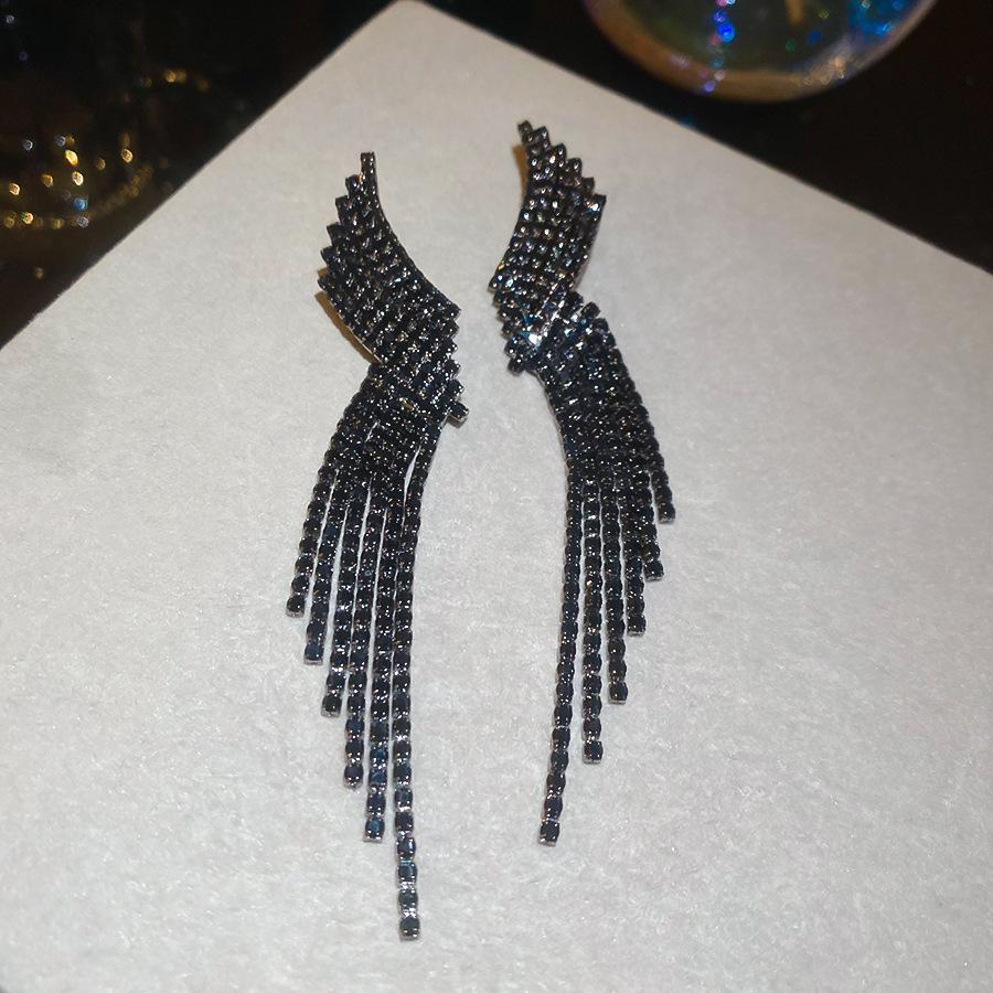 Silver Needle Feather Fringed Earrings Long Light Luxury Atmospheric Stud Earrings Personalized Design Earrings