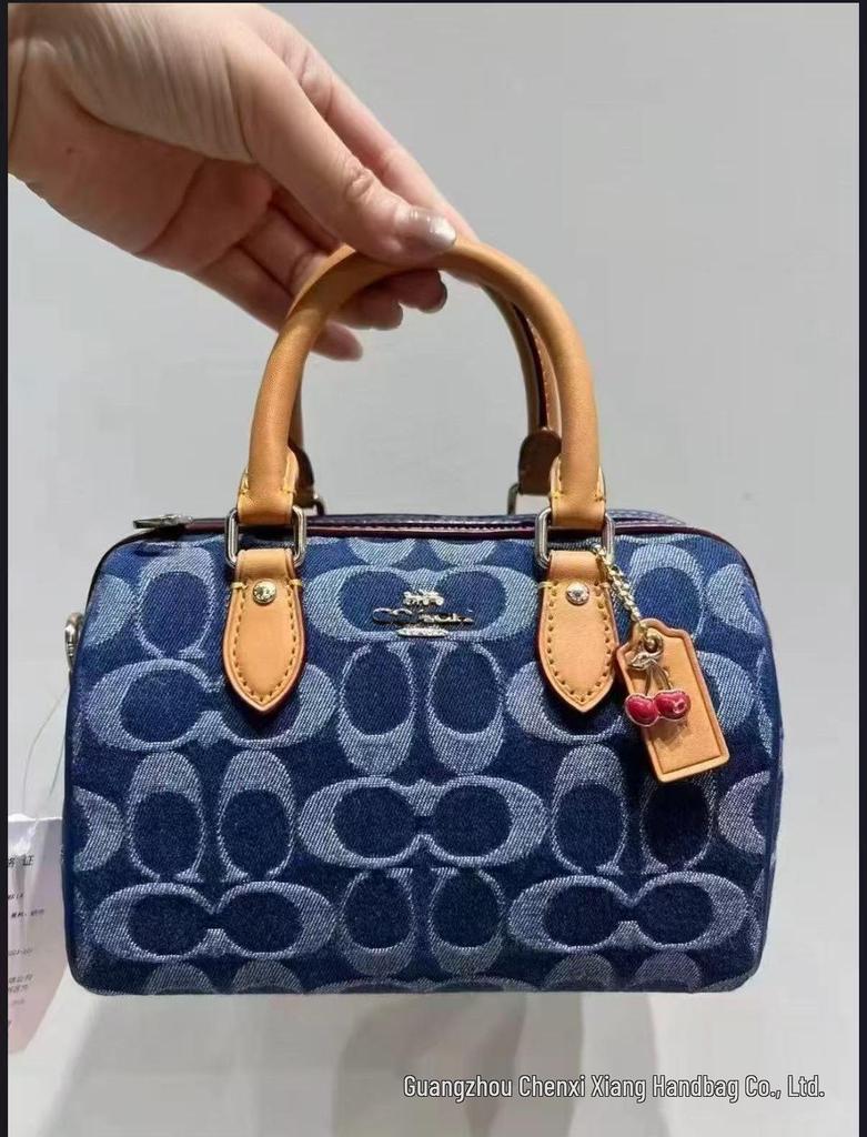 Сумка-подушка Coach Rowan Mini Boston - Классическая монограммная сумка и универсальная женская сумка через плечо/кроссбоди