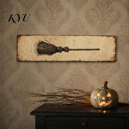 Spooky Yard Art Distressed Wooden Broom Wall Sign, Rustic Retro Witch Hanging Easy Installation Decor Decor, Outdoor Sign for Porch Fence Courtyard