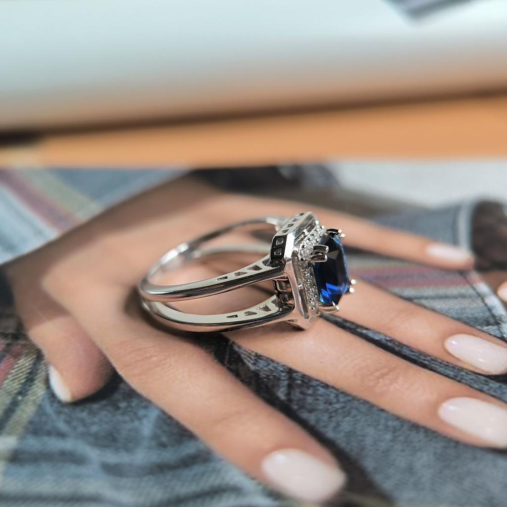 Серебряное кольцо с сапфиром nano 1.342ct, фианитами, вес изделия 4,64 гр (2195047)