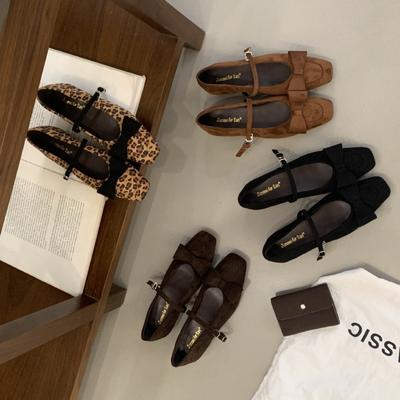 2025 новая осенняя замшевая обувь с круглым носком, внутренним наклонным каблуком, замшевым бантом, универсальная нишевая, вечерний бриз, с мелким вырезом, женские туфли-лодочки