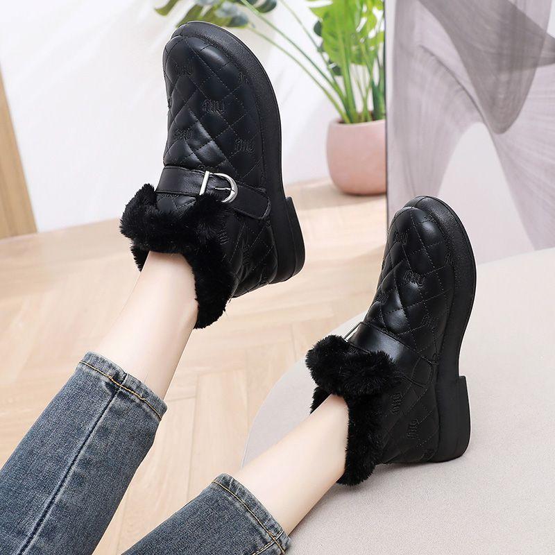 Winter Snow Boots Fleece Thickened Warm Fluffy Shoes Small Fragrant Wind Women's Short Boots Leather Waterproof Mother Shoes