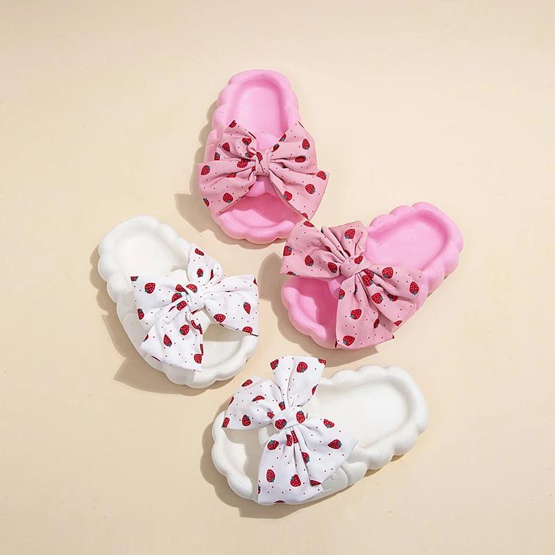 2024 Детские уличные тапочки для девочек, летняя новая мода, сладкие бабочки, клубника, мягкая подошва, нескользящая, повседневная пляжная обувь