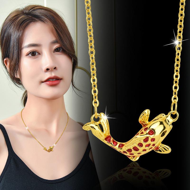 Изящное ожерелье из титановой стали с кои для женщин с очаровательными золотыми акцентами