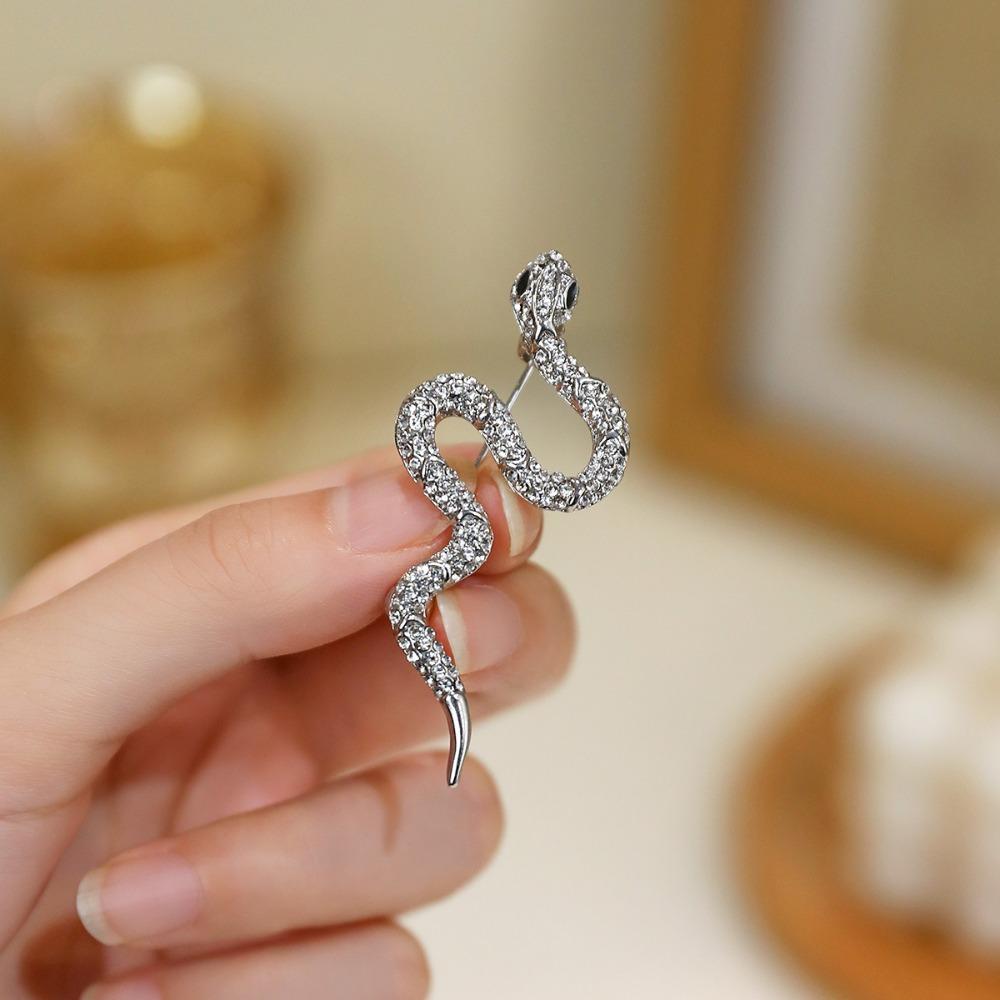 Minimalist Rhinestone Collar Pins Animal Snake Lapel Pin Temperament Zodiac Snake Brooch Party