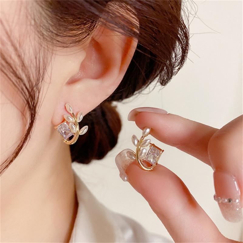 Fashionable Women Sugar Cubic Zircon Pearl Leaf Earrings Suitable for Women Personalized Stainless Steel Earrings Jewelry