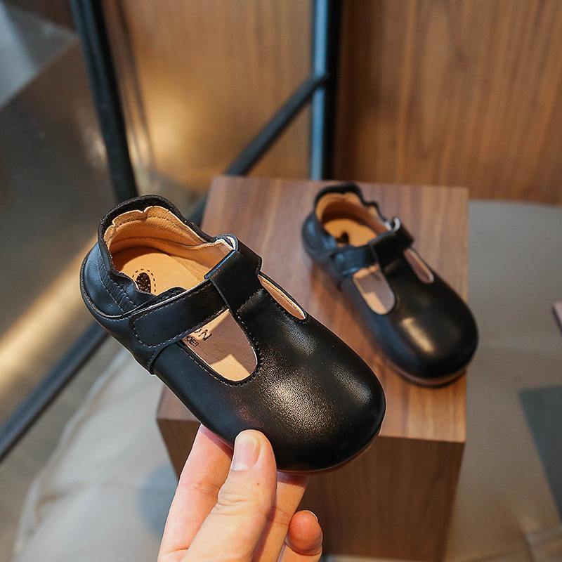 2024 Новые мягкие повседневные туфли с ремешком на липучке и липучке для девочек, прямые поставки, кожаные туфли для мальчиков, нескользящие мокасины для детей и девочек