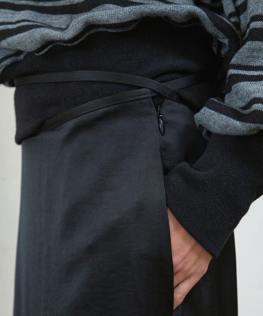 Ihr Wrap Tie Satin Skirt / Black
