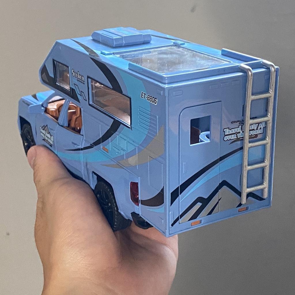 1:32 Chevrolet Blazer Chalet Off Road Camping RV Alloy Diecast Metal Model Sound Light Pull Back Toy Home Decoration Kids Gifts